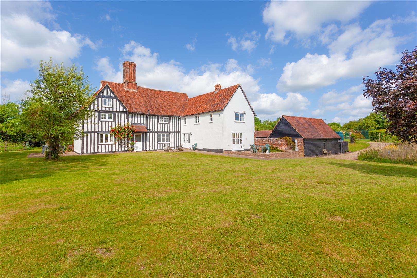 Pledgdon Green, Stortford Prestige & Village